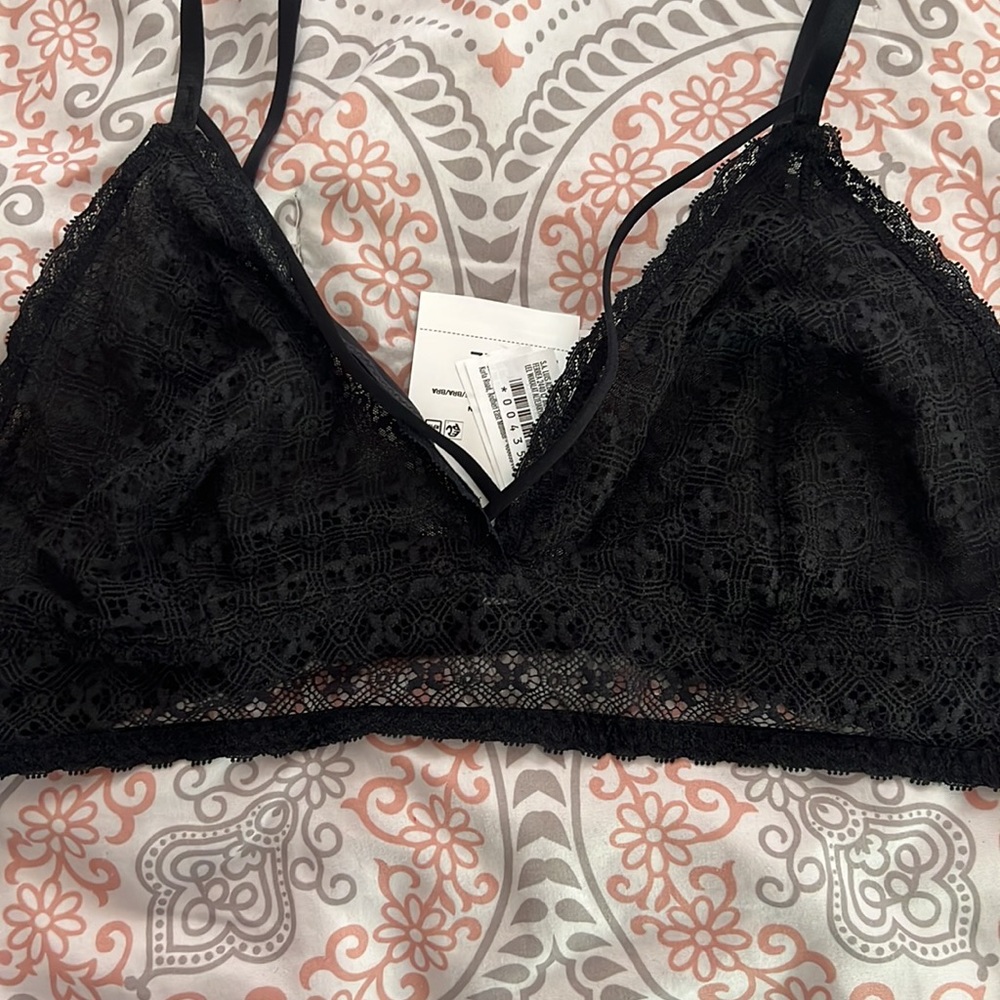 NWT FOREVER 21 LACE BRALETTE - Picture 2 of 4